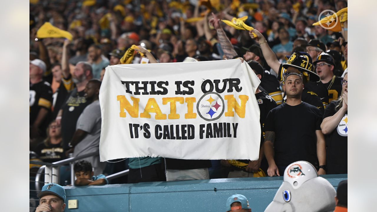 Miami Gardens, Florida, USA. 23rd Oct, 2022. October 23rd, 2022 Pittsburgh  Steelers wide receiver George Pickens (14) smiling during Pittsburgh  Steelers vs Miami Dolphins in Miami Gardens, FL. Jake Mysliwczyk/BMR  (Credit Image: ©