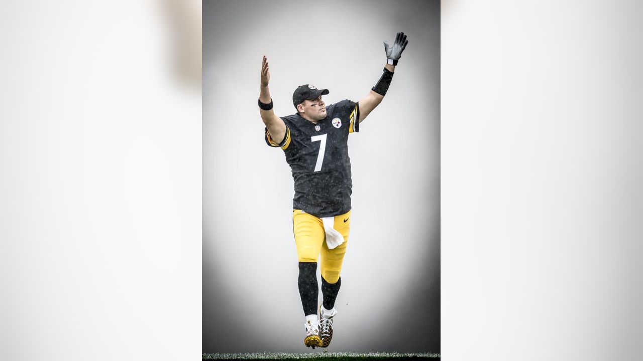 Is it bad if i really love the bumblebee jerseys? Im sad they're gone. : r/ steelers