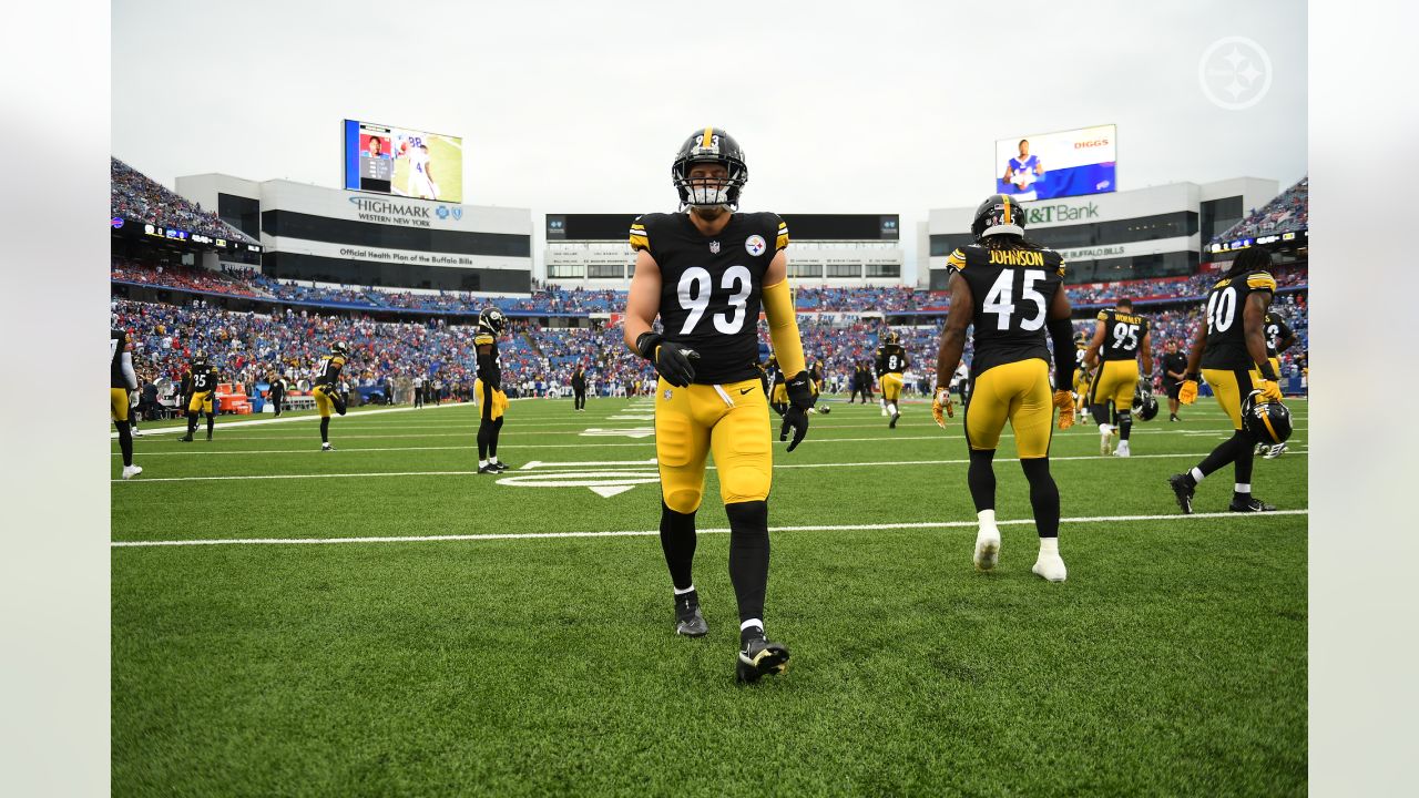 East Rutherford, New Jersey, USA. 11th Aug, 2017. Steelers' linebacker T.J.  Watt (90) during NFL pre-season action between the Pittsburgh Steelers and  the New York Giants at MetLife Stadium in East Rutherford