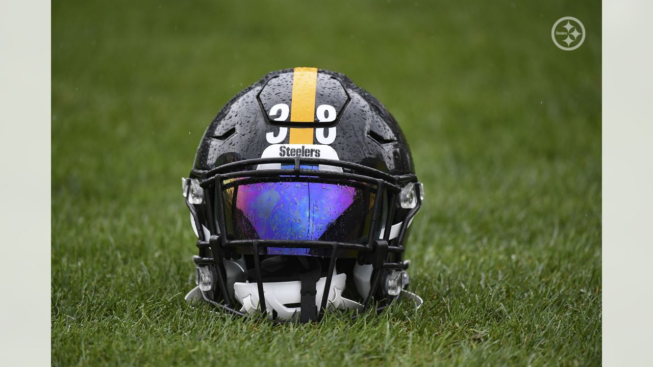 Pittsburgh Steelers linebacker Derrek Tuszka (48) plays in an NFL football  game against the Chicago Bears, Monday, Nov. 8, 2021, in Pittsburgh. (AP  Photo/Gene J. Puskar Stock Photo - Alamy