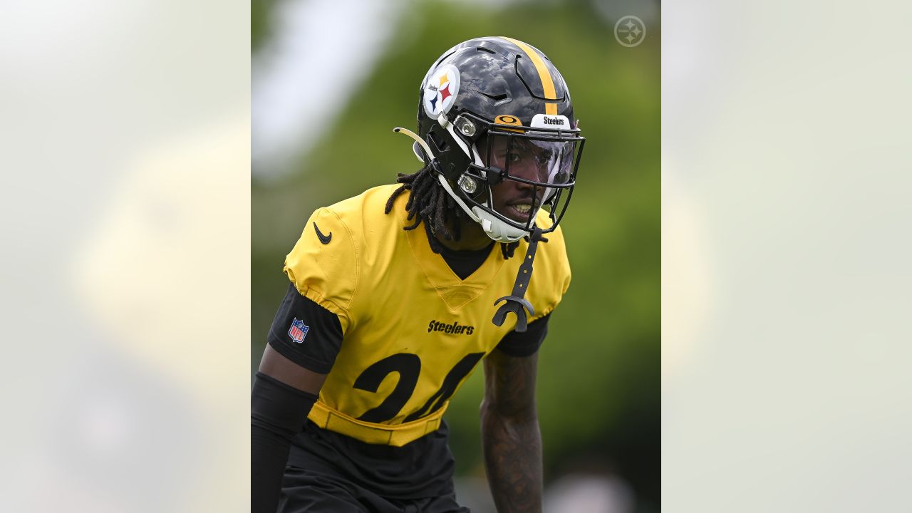 Cam Sutton standing out with visor & play during Steelers OTAs