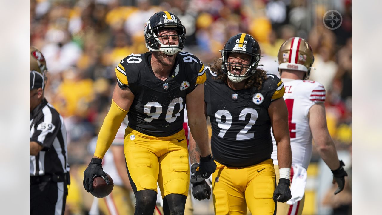 Pittsburgh Steelers defensive end Isaiahh Loudermilk (92) plays