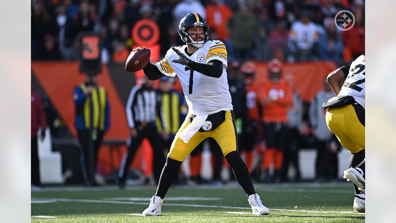 Bengals collapse in final minutes as penalties and banged-up Ben  Roethlisberger lead Steelers to 18-16 win – New York Daily News