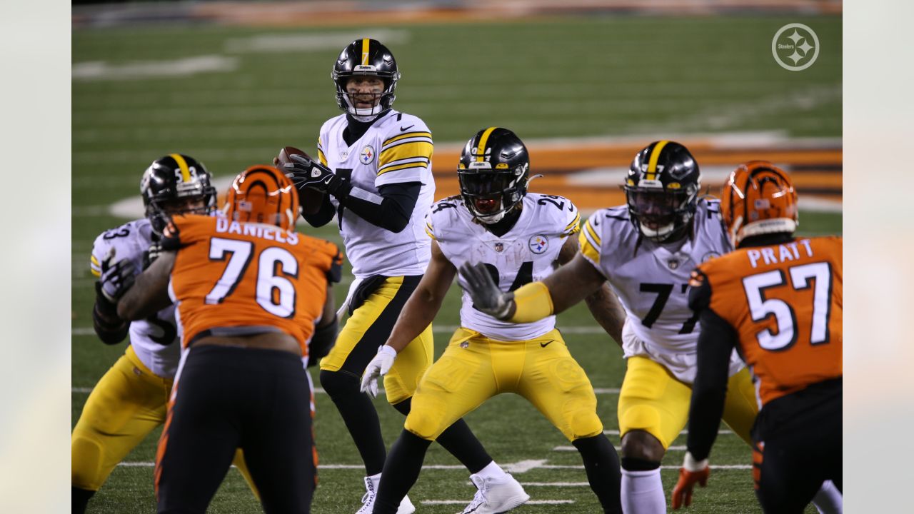 Cincinnati Bengals upset Pittsburgh Steelers 27-17 in prime-time game