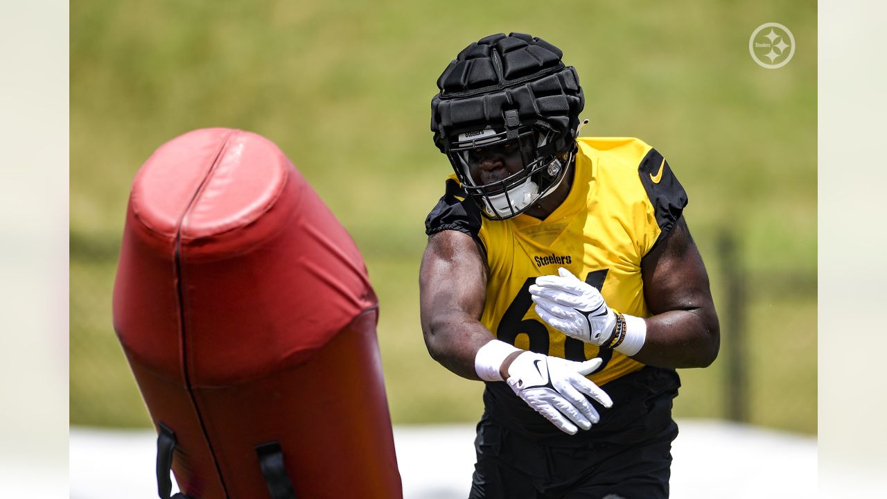 Pittsburgh Steelers center Mason Cole (61) participates in the NFL football  team's training camp workout in Latrobe, Pa., Tuesday, Aug. 1, 2023. (AP  Photo/Barry Reeger Stock Photo - Alamy