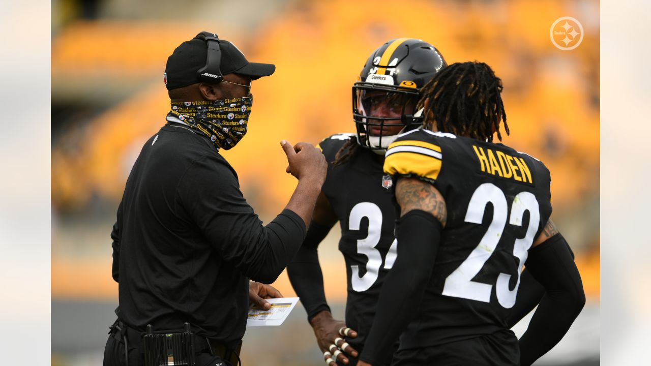 Steelers win AFC North battle with Browns, 38-7