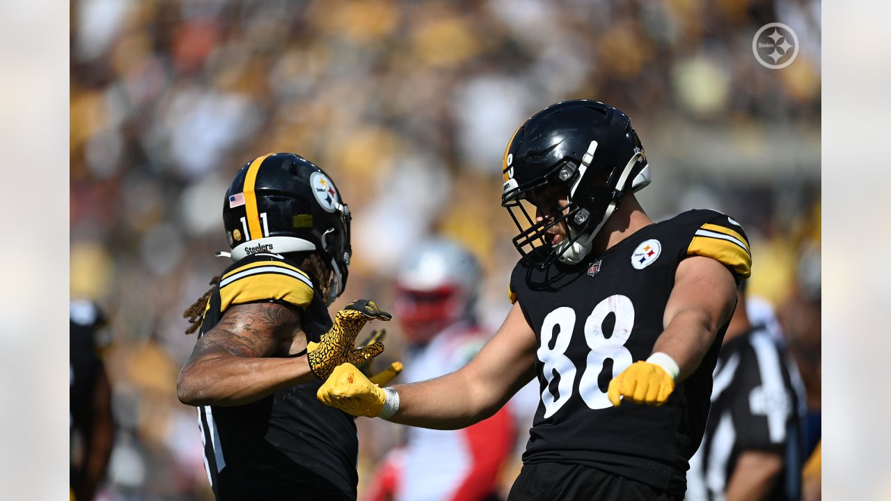 Steelers WR Gunner Olszewski offers Chase Claypool unique postgame  celebration