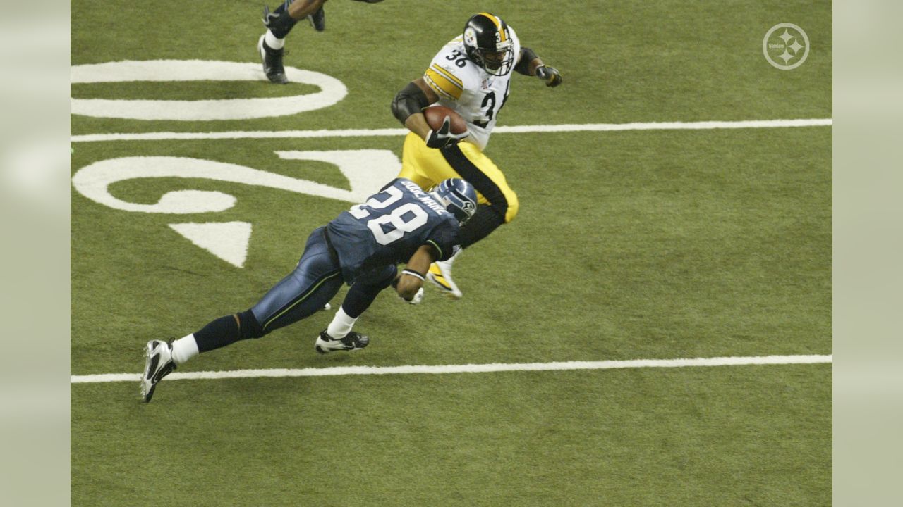 Jerome Bettis, Pittsburgh Steelers runningback warms up at Super Bowl XL  featuring the Seattle Seahawks and the Pittsburgh Steelers at Ford Field in  Detroit, Mi., on February 5, 2006. (UPI Photo/John Angelillo