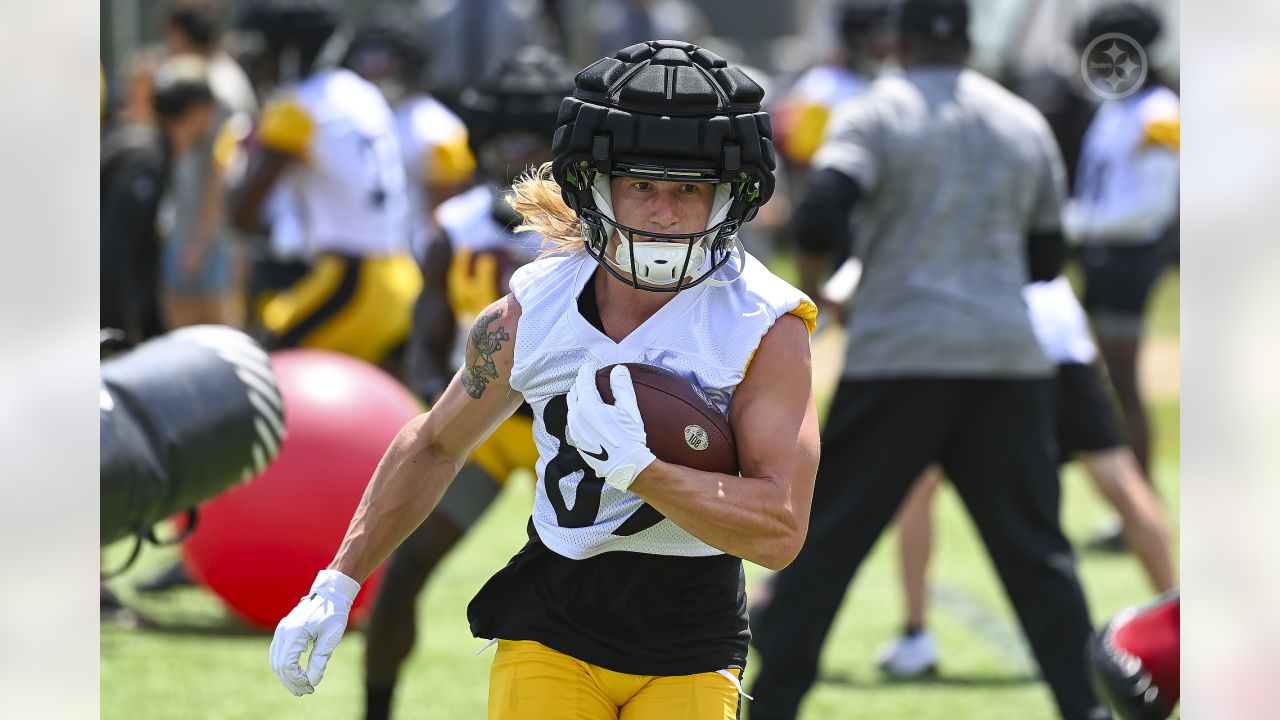 Pittsburgh Steelers center Mason Cole (61) participates in the NFL football  team's training camp workout in Latrobe, Pa., Tuesday, Aug. 1, 2023. (AP  Photo/Barry Reeger Stock Photo - Alamy