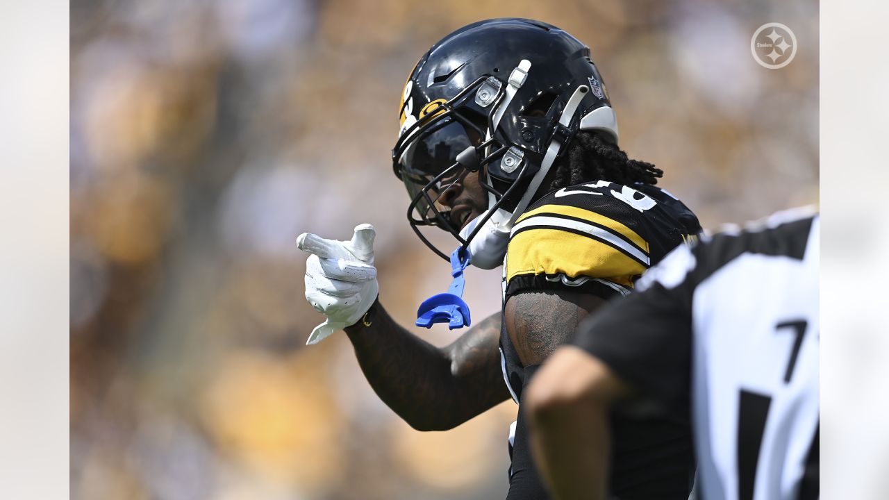 Pittsburgh, Pennsylvania, USA. 18th Sep, 2022. September 18th, 2022  Pittsburgh Steelers wide receiver Diontae Johnson (18) celebration during  Pittsburgh Steelers vs New England Patriots in Pittsburgh, PA at Acrisure  Stadium. Jake Mysliwczyk/BMR (