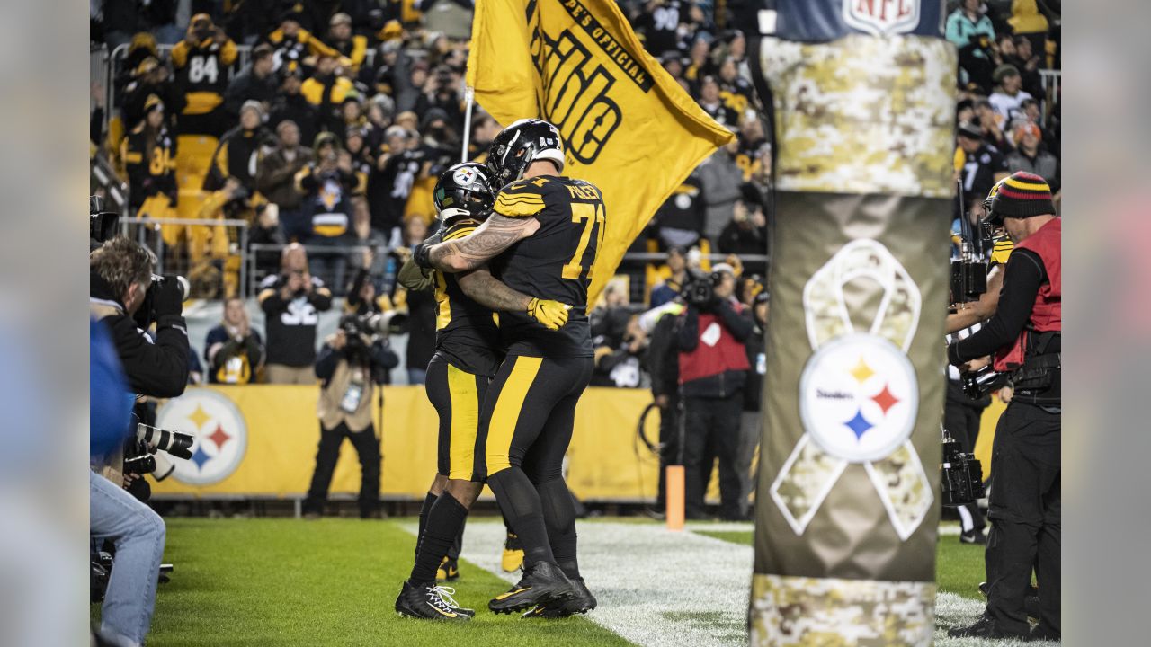 Steelers vs Panthers TNF: Pittsburgh dominates in win over Carolina -  Sports Illustrated