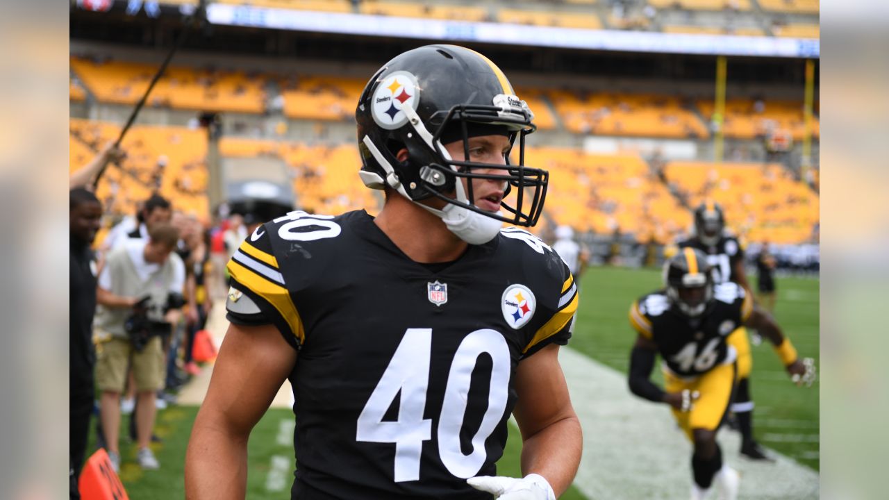 Pittsburgh Steelers quarterback Ben Roethlisberger (7) warms up before an  NFL football game against the Tennessee Titans in Pittsburgh, Thursday,  Nov. 16, 2017. (AP Photo/Keith Srakocic Stock Photo - Alamy