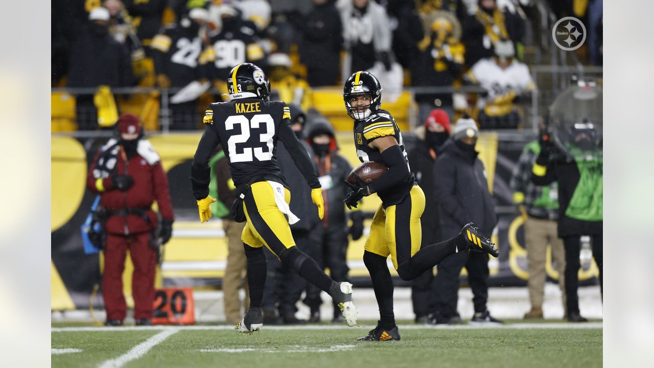 Steelers players rejoice over Raiders' decision to kick game