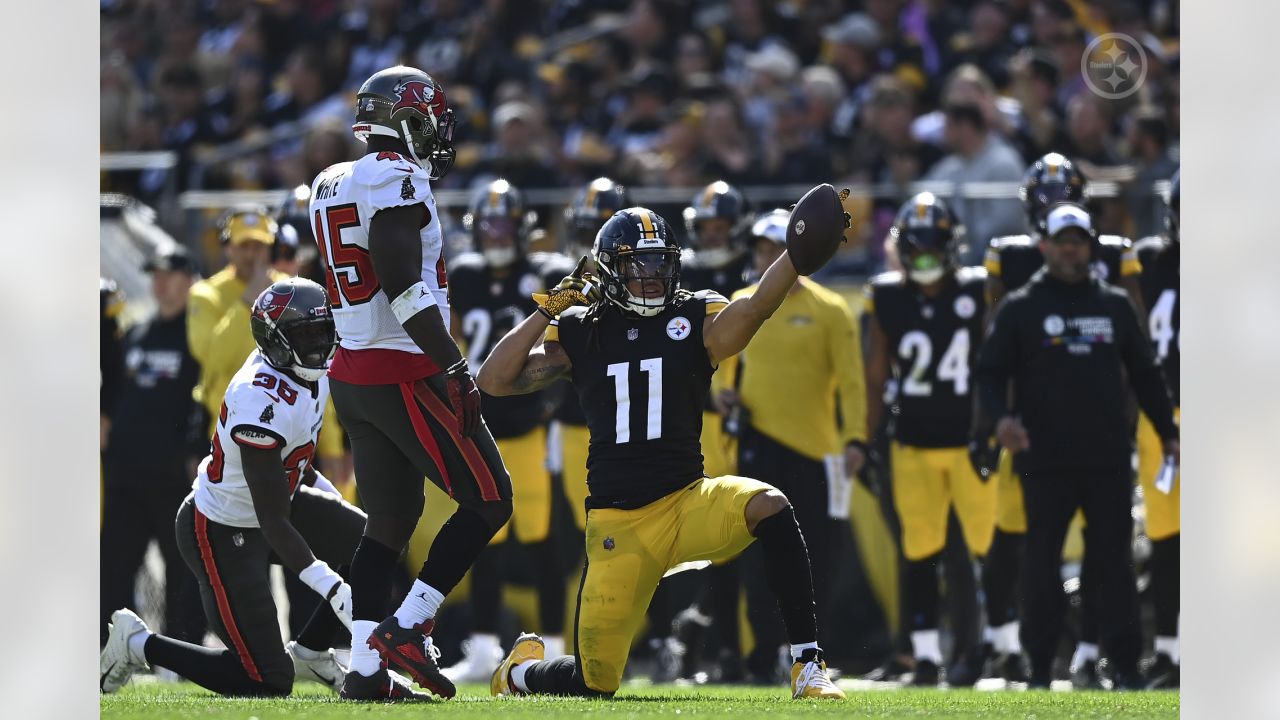 Pittsburgh Steelers vs. Tampa Bay Buccaneers - 2022 NFL Regular Season Week  6 - Acrisure Stadium in Pittsburgh, PA