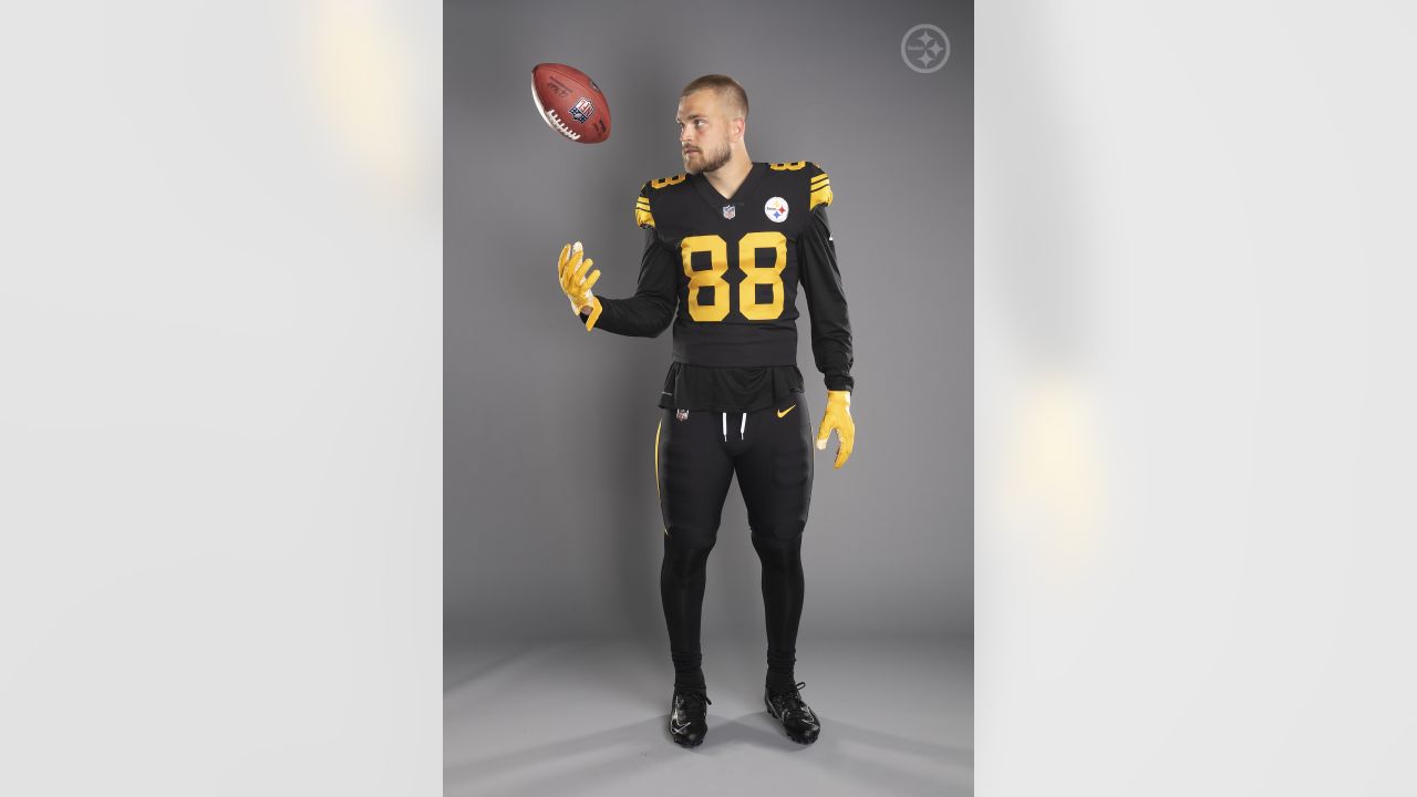 Pittsburgh Steelers tight end Pat Freiermuth (88) wears the color rush uniform during a photoshoot, Wednesday, June 1, 2022 in Pittsburgh, PA. (Karl Roser / Pittsburgh Steelers)