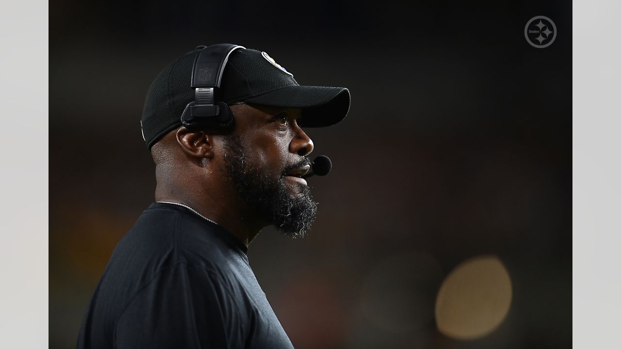 Pittsburgh Steelers guard James Daniels (78) lines up for a play during an  NFL football game against the Cleveland Browns, Thursday, Sept. 22, 2022,  in Cleveland. (AP Photo/Kirk Irwin Stock Photo - Alamy