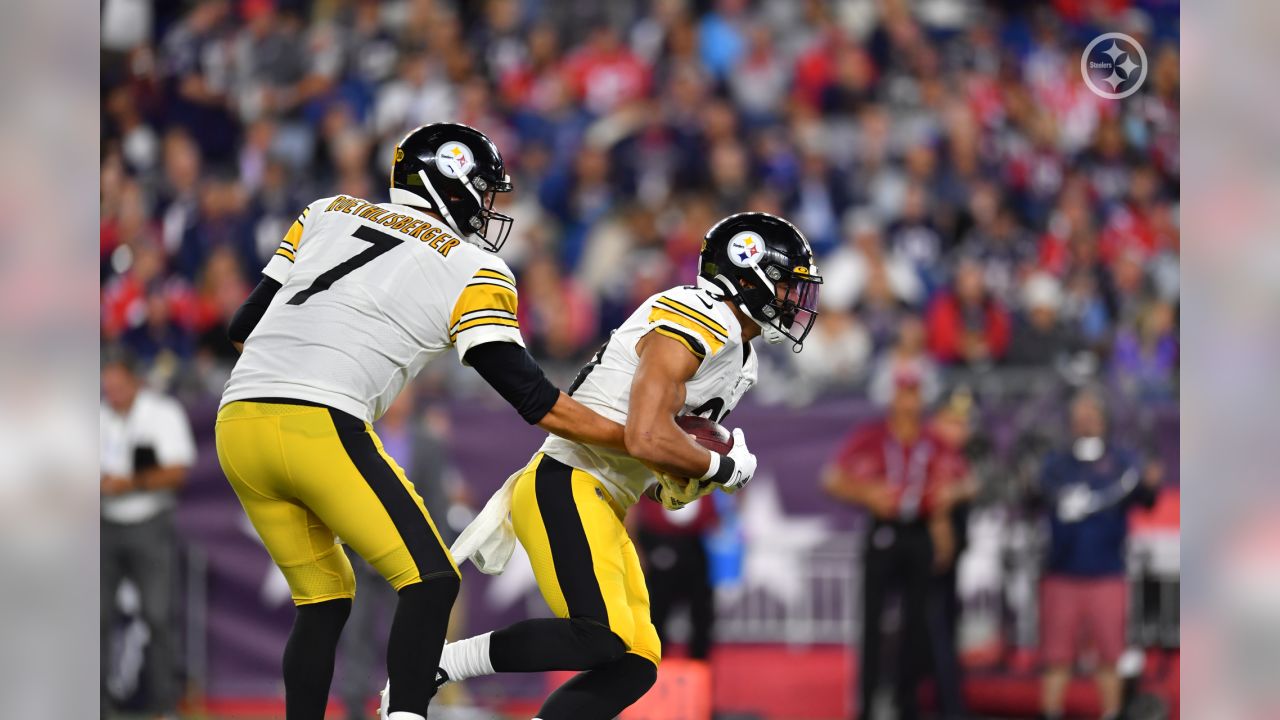 Patriots ring in new season by outclassing Steelers