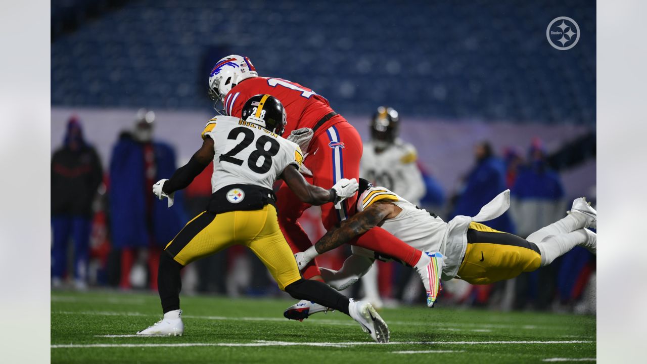 First play of the Steelers game…am I crazy or is there only 10 buffalo bills  on the field?! : r/buffalobills