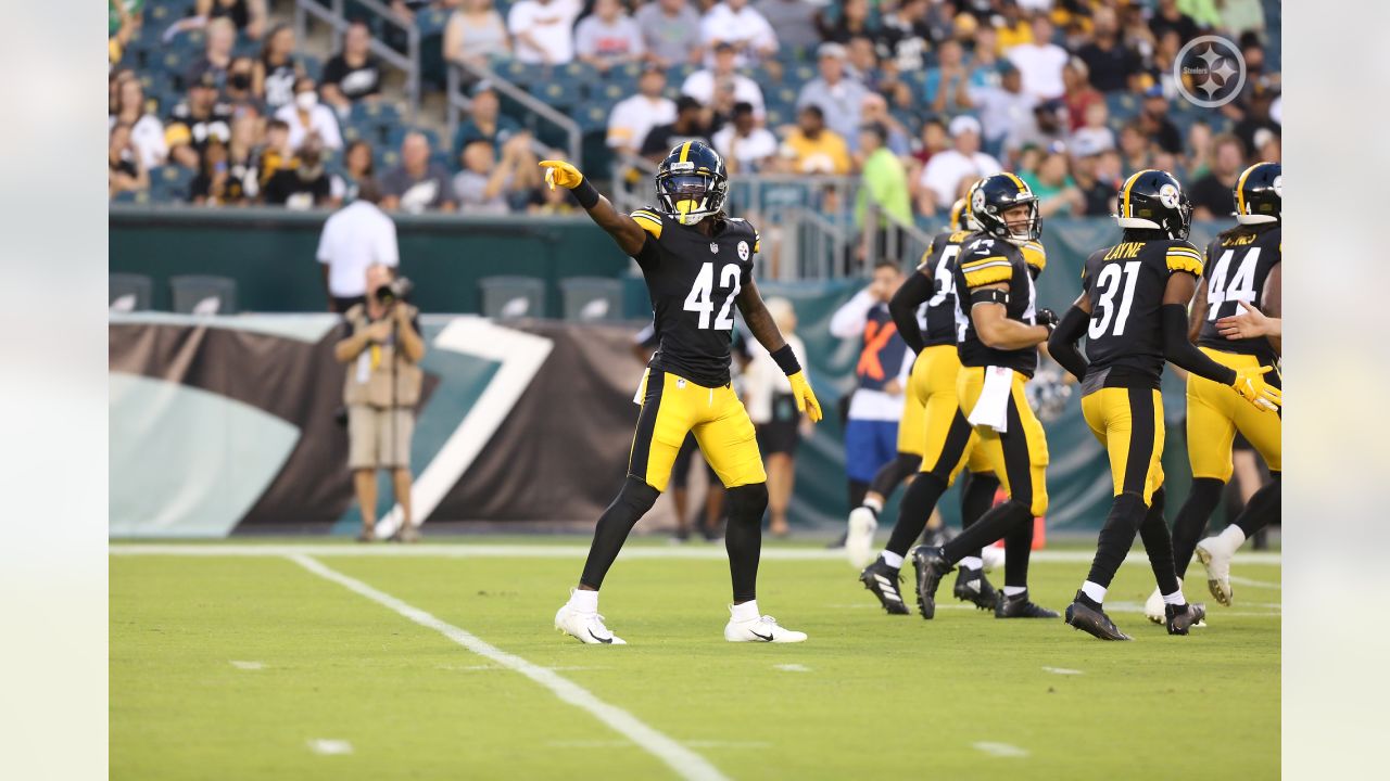 PHILADELPHIA, PA - AUGUST 12: Pittsburgh Steelers offensive guard John  Leglue (77) looks on during the preseason game between the Philadelphia  Eagles and the Pittsburgh Steelers on August 12, 2021 at Lincoln