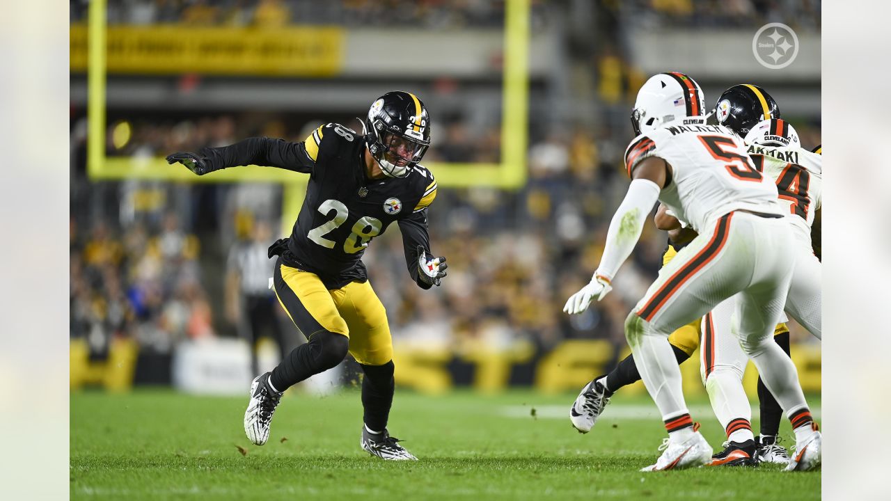 Cleveland Browns running back Nick Chubb (24) breaks a run away from  Pittsburgh Steelers safety Miles Killebrew (28) during the second half an  NFL football game, Monday, Jan. 3, 2022, in Pittsburgh. (