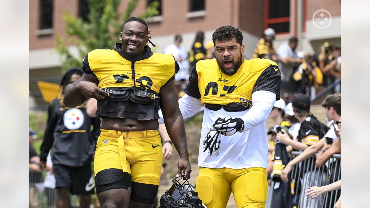 Pittsburgh Steelers center Mason Cole (61) participates in the NFL football  team's training camp workout in Latrobe, Pa., Tuesday, Aug. 1, 2023. (AP  Photo/Barry Reeger Stock Photo - Alamy