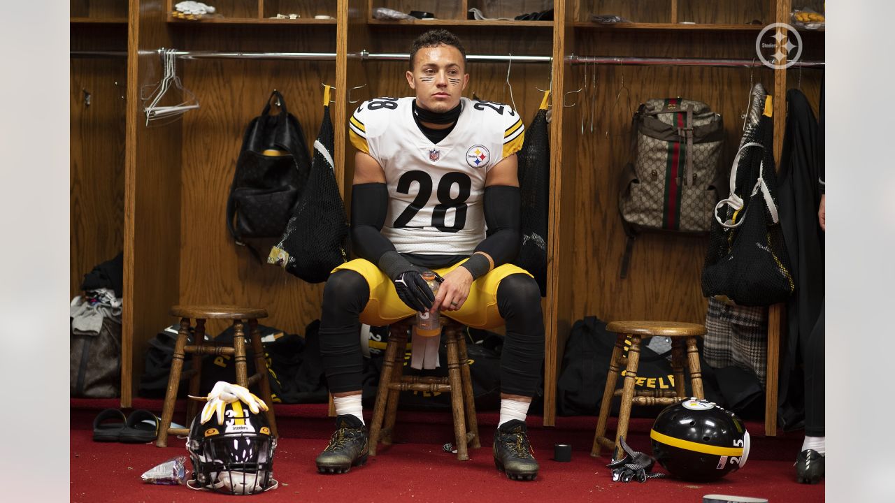 KANSAS CITY, MO - DECEMBER 26: Pittsburgh Steelers outside linebacker T.J.  Watt (90) during an NFL game between the Pittsburgh Steelers and Kansas  City Chiefs on Dec 26, 2021 at GEHA Field