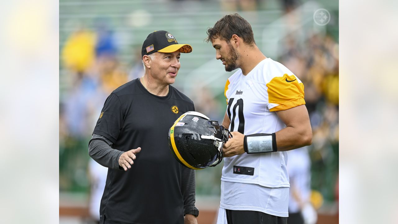 Pittsburgh Steelers center Mason Cole (61) participates in the NFL football  team's training camp workout in Latrobe, Pa., Tuesday, Aug. 1, 2023. (AP  Photo/Barry Reeger Stock Photo - Alamy