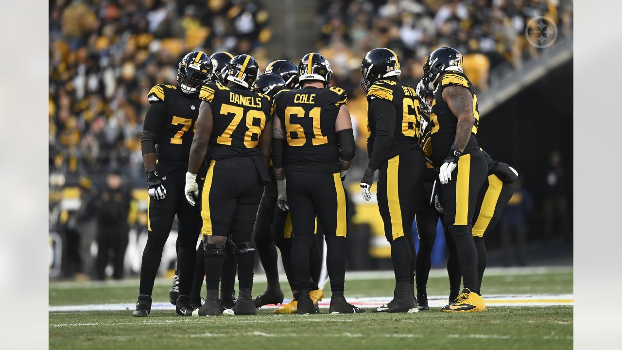 Pittsburgh Steelers center Mason Cole (61) and center J.C.