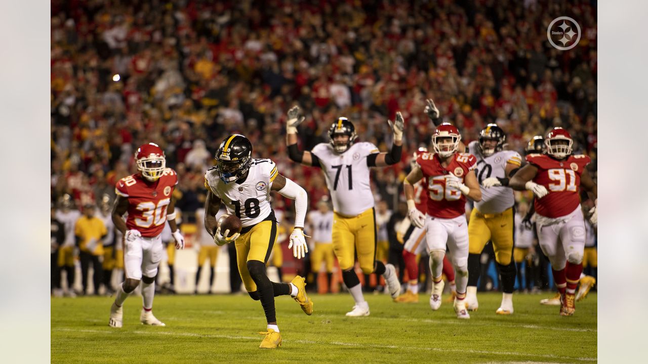 Kansas City Chiefs defeat Pittsburgh Steelers 36-10