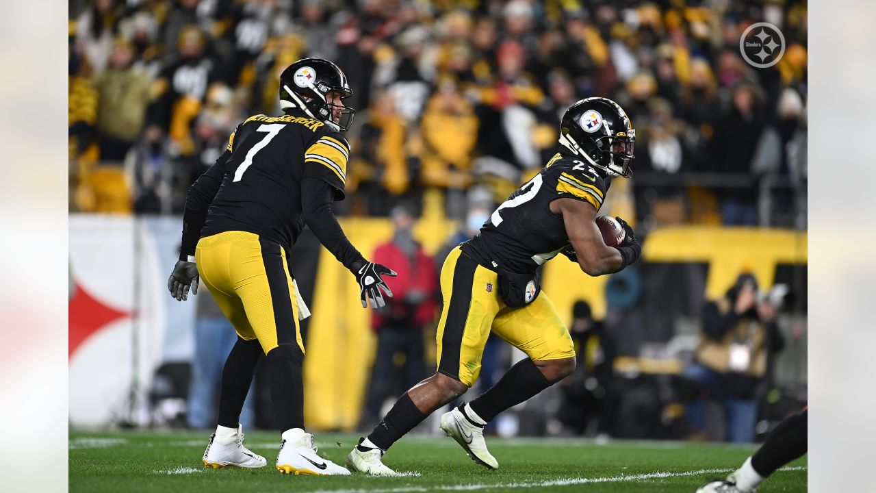 Browns Vs. Steelers: Ben Roethlisberger Grits Out Ankle Injury To Help  Pittsburgh Beat Cleveland, 14-3 - SB Nation Cleveland