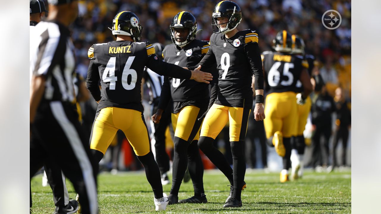 Tampa Bay Buccaneers linebacker Markees Watts (58) rushes the quarterback  during an NFL preseason football game against the Pittsburgh Steelers,  Friday, Aug. 11, 2023, in Tampa, Fla. (AP Photo/Peter Joneleit Stock Photo  - Alamy