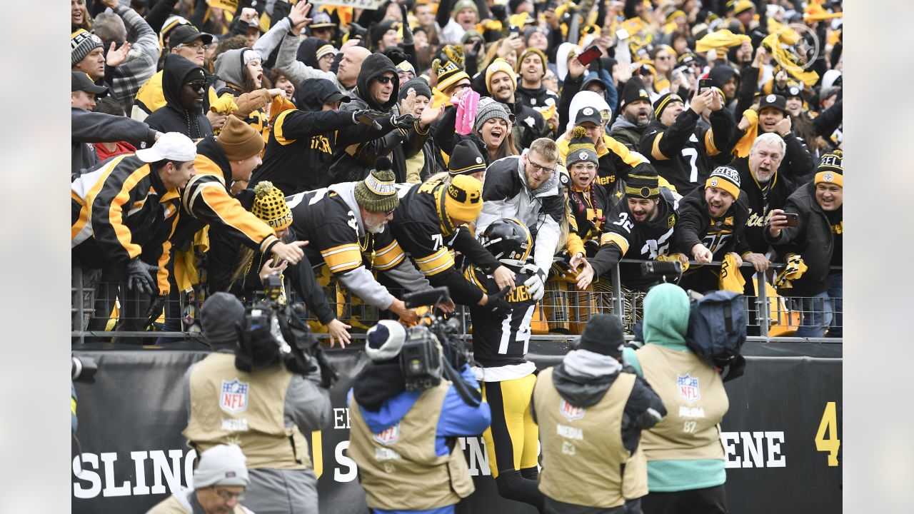 Pittsburgh Steelers vs. New Orleans Saints - 2022 NFL Regular Season Week  10 - Acrisure Stadium in Pittsburgh, PA