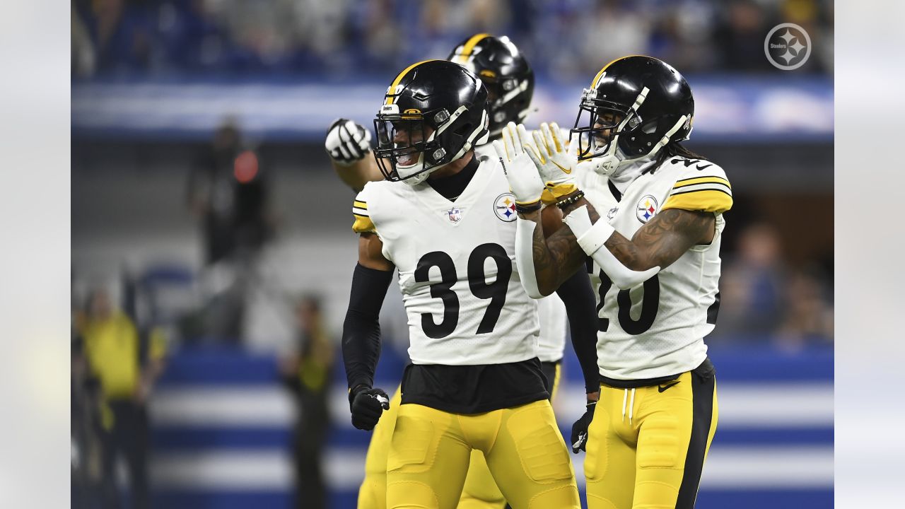 Pittsburgh Steelers Thwart Last-Ditch Drive to Beat Indianapolis