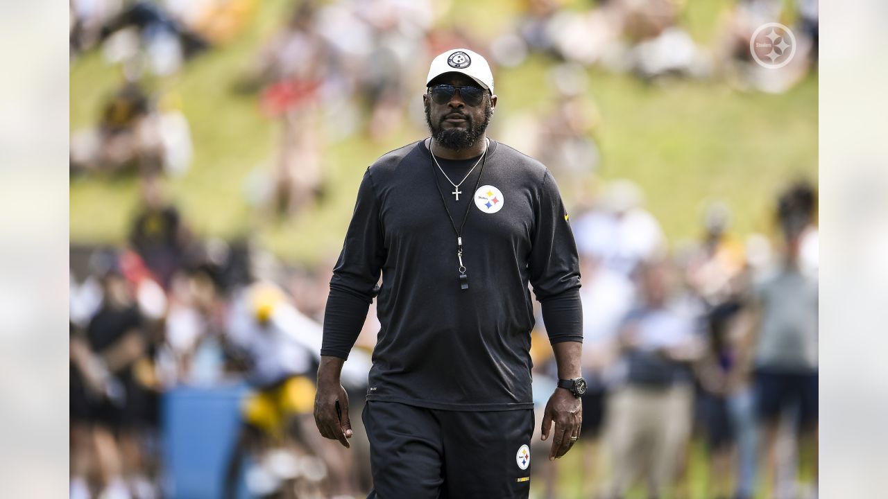 Pittsburgh Steelers center Mason Cole (61) participates in the NFL football  team's training camp workout in Latrobe, Pa., Tuesday, Aug. 1, 2023. (AP  Photo/Barry Reeger Stock Photo - Alamy