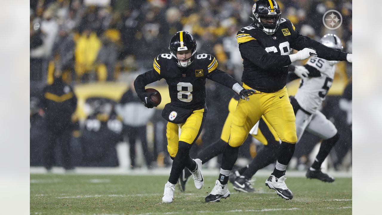 Las Vegas, Nevada, USA. 24th Sep, 2023. September 24th, 2023 Pittsburgh  Steelers quarterback Kenny Pickett (8) and Las Vegas Raiders defensive end  Maxx Crosby (98) during postgame at Pittsburgh Steelers vs Las