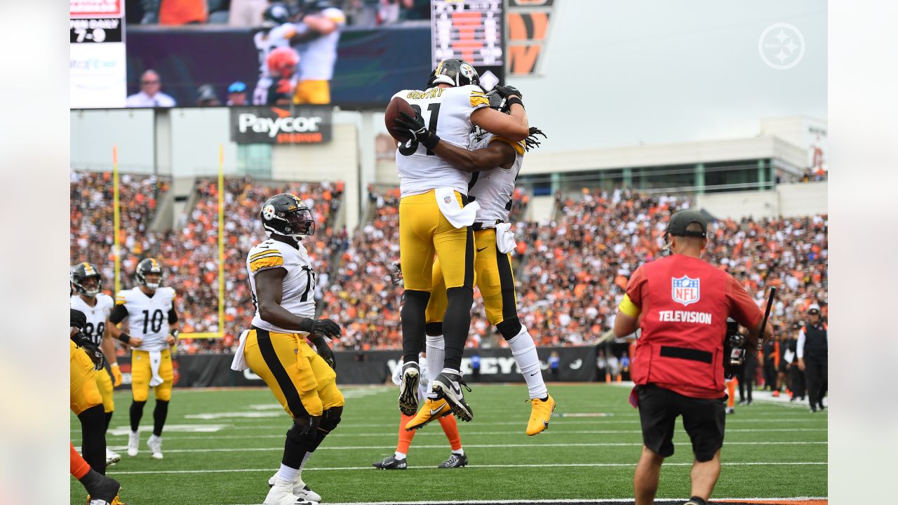 CINCINNATI, OH - SEPTEMBER 11: Pittsburgh Steelers wide receiver Chase  Claypool (11) reacts during the game against the Pittsburgh Steelers and  the Cincinnati Bengals on September 11, 2022, at Paycor Stadium in