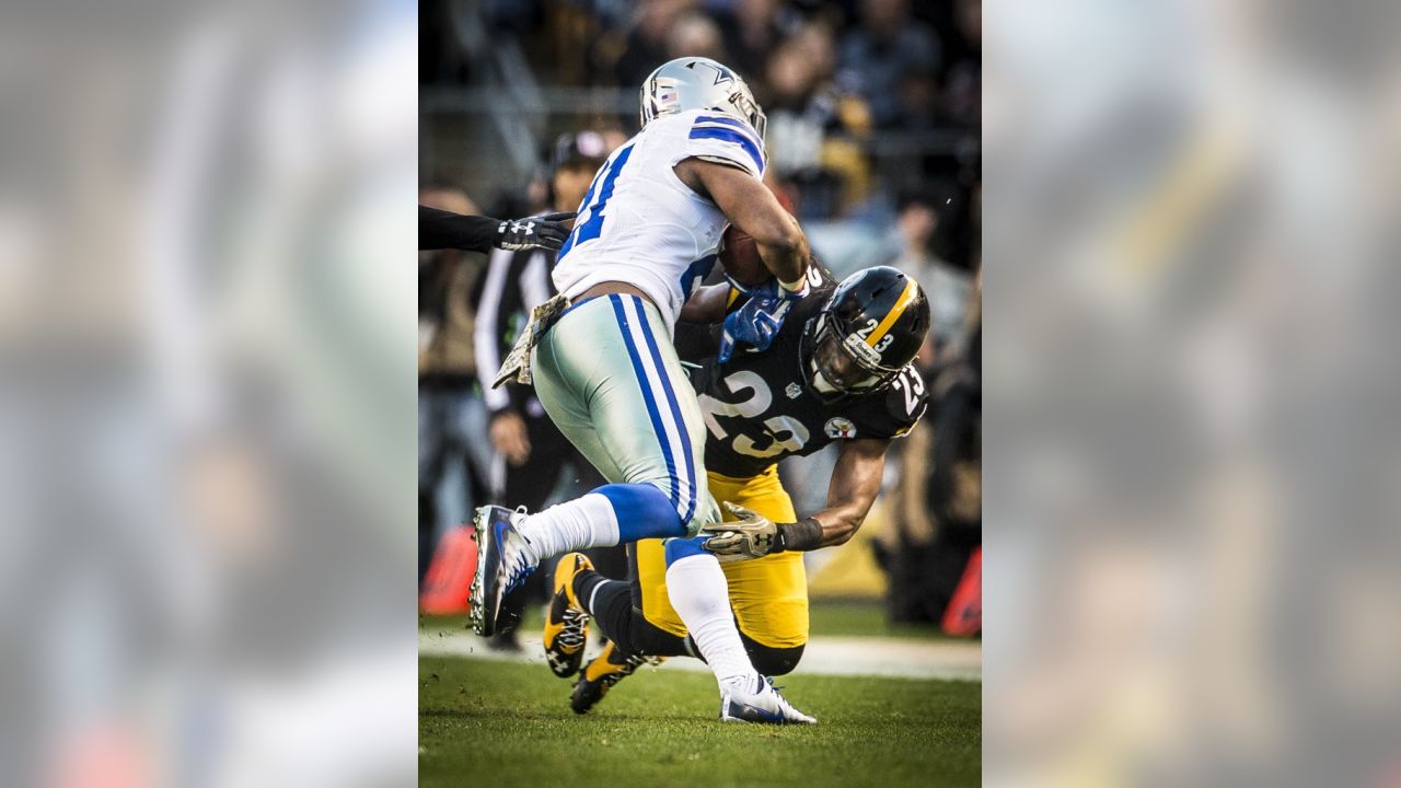 Elliott scores twice late, Cowboys top Steelers 35-30