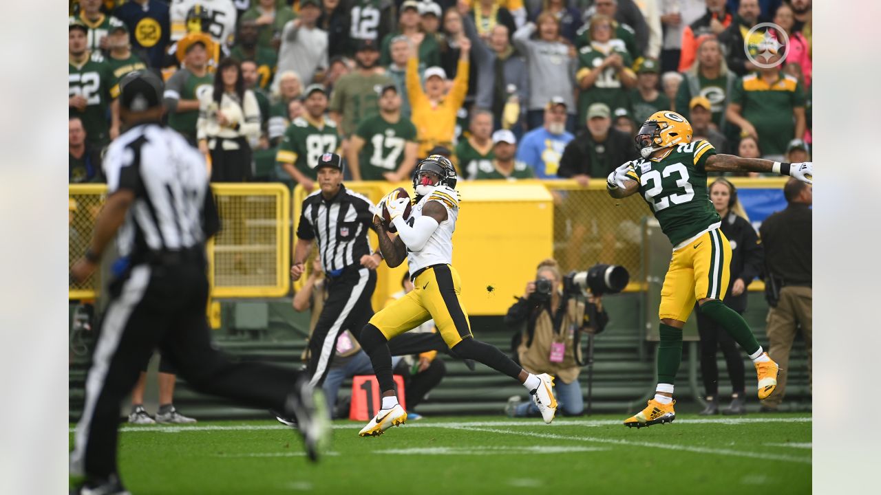 Green Bay Packers' Randall Cobb catches a touchdown pass in front of  Pittsburgh Steelers' Minkah Fitzpatrick during the second half of an NFL  football game Sunday, Oct. 3, 2021, in Green Bay