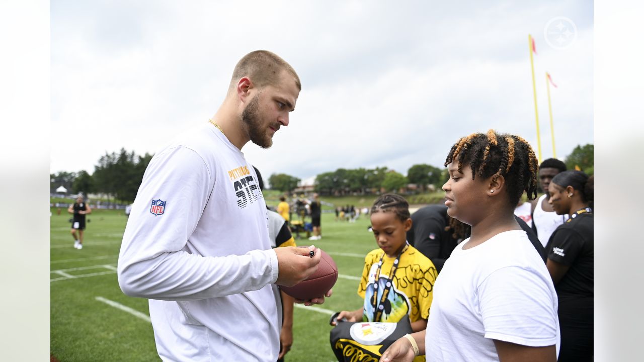 Latrobe, PA, USA. 28th July, 2022. July 28th, 2022: Benny Snell #24 during  the Pittsburgh Steelers Training Camp in Latrobe, PA. Mike J. Allen/BMR  (Credit Image: © Mike J. Allen/BMR via ZUMA