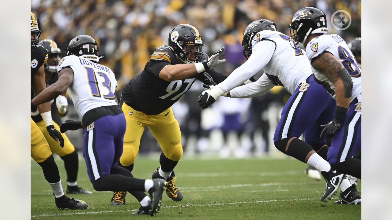 Pittsburgh, Pennsylvania, USA. 11th Dec, 2022. December 11th, 2022  Pittsburgh Steelers linebacker T.J. Watt (90) extends for a tackle on  Baltimore Ravens quarterback Tyler Huntley (2) during Pittsburgh Steelers  vs Baltimore Ravens