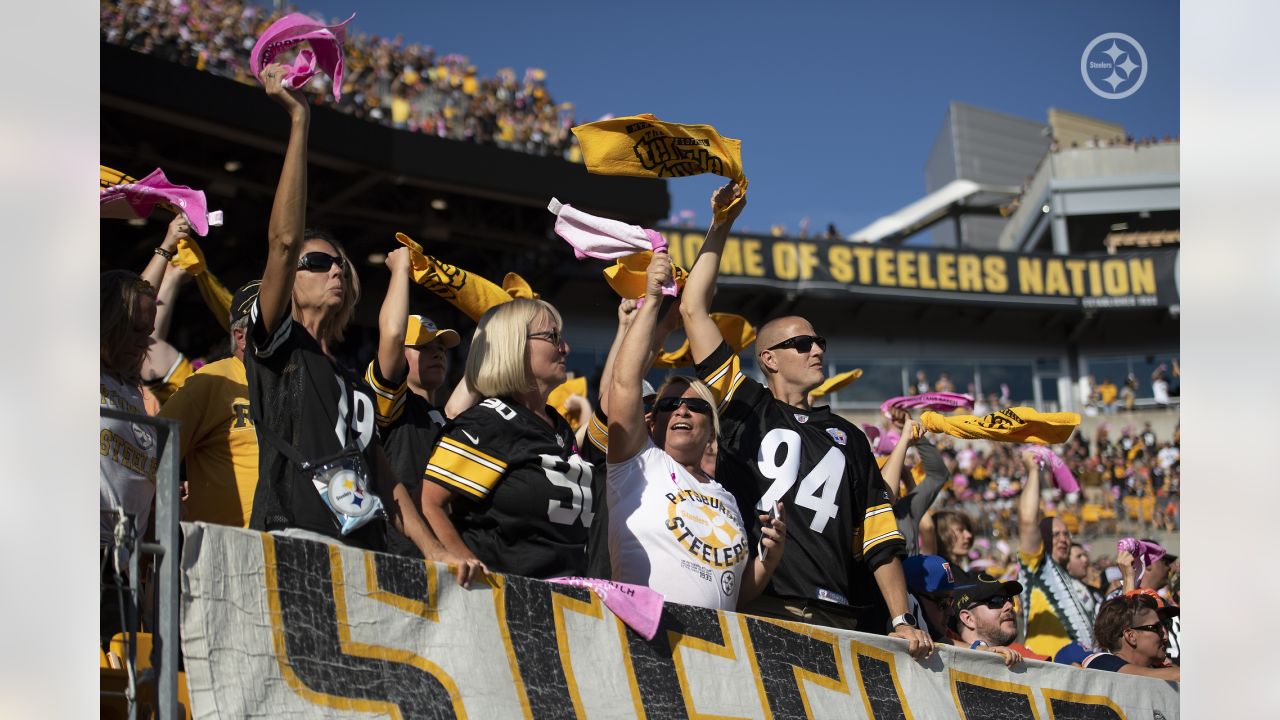 Pittsburgh Steelers vs. Denver Broncos. Fans support on NFL Game.  Silhouette of supporters, big screen with two rivals in background Stock  Photo - Alamy