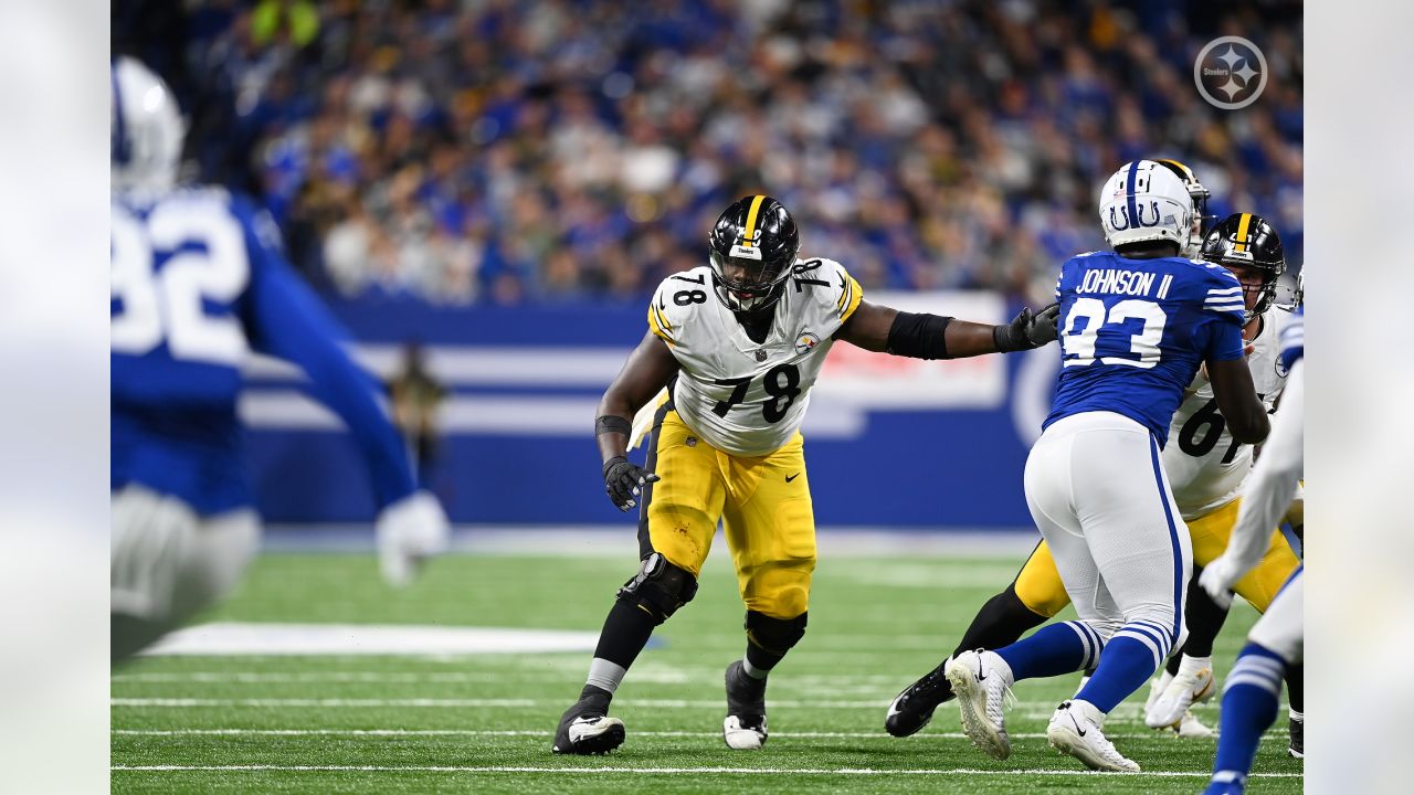 Snell runs for go-ahead TD, Steelers hold off Colts 24-17