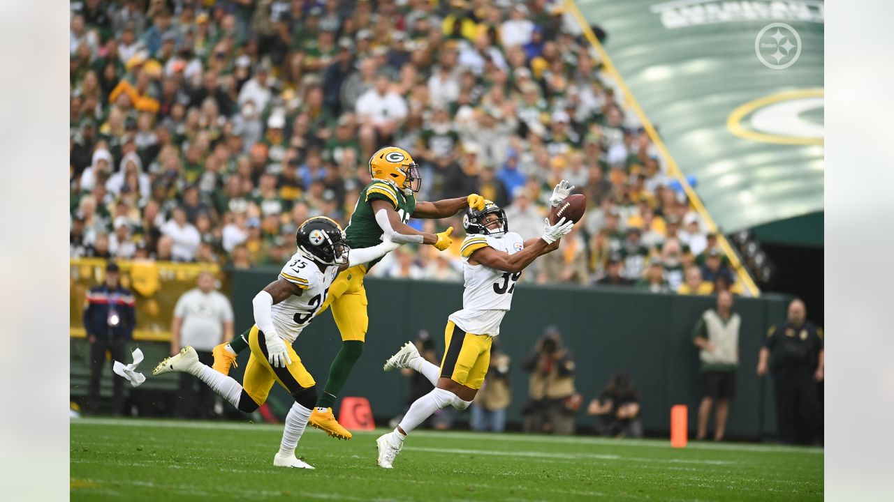 Green Bay Packers' Randall Cobb catches a touchdown pass in front of  Pittsburgh Steelers' Minkah Fitzpatrick during the second half of an NFL  football game Sunday, Oct. 3, 2021, in Green Bay