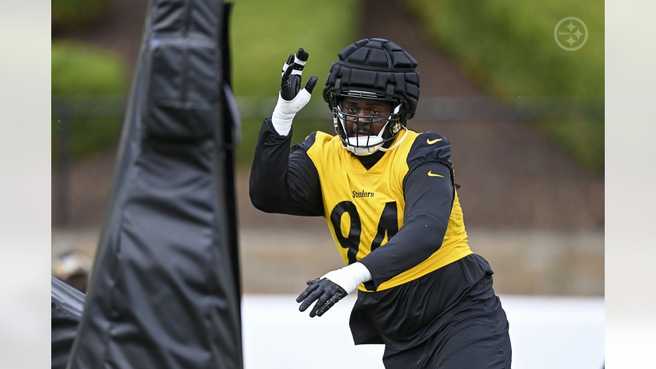 Latrobe, United States. 27th July, 2022. Pittsburgh Steelers quarterback  Mason Rudolph (2) takes the football and runs to the right during the first  day of practice at training camp at Saint Vincent