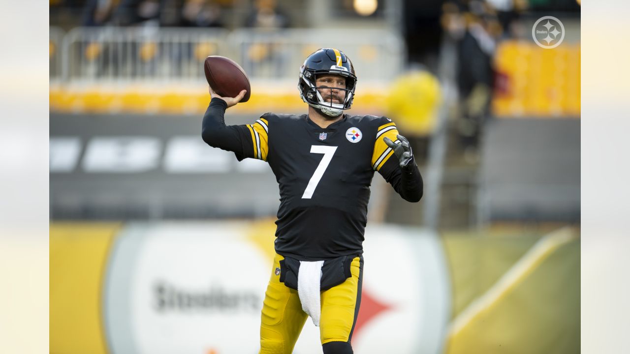 Ben Roethlisberger injury: Steelers QB leaves game with elbow ailment