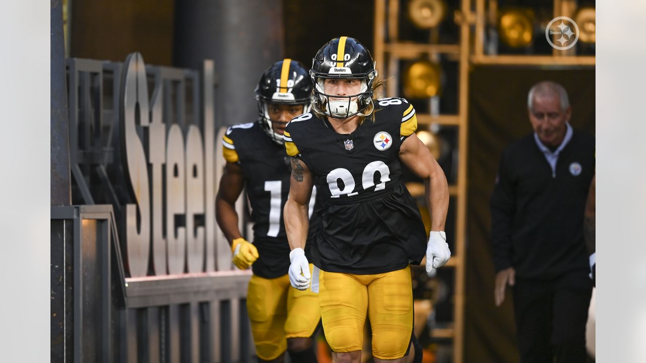 JAN 8th, 2023: George Pickens #14 during the Steelers vs Browns game in  Pittsburgh, PA. Jason Pohuski/CSM (Credit Image: © Jason Pohuski/CSM via  ZUMA Press Wire) (Cal Sport Media via AP Images