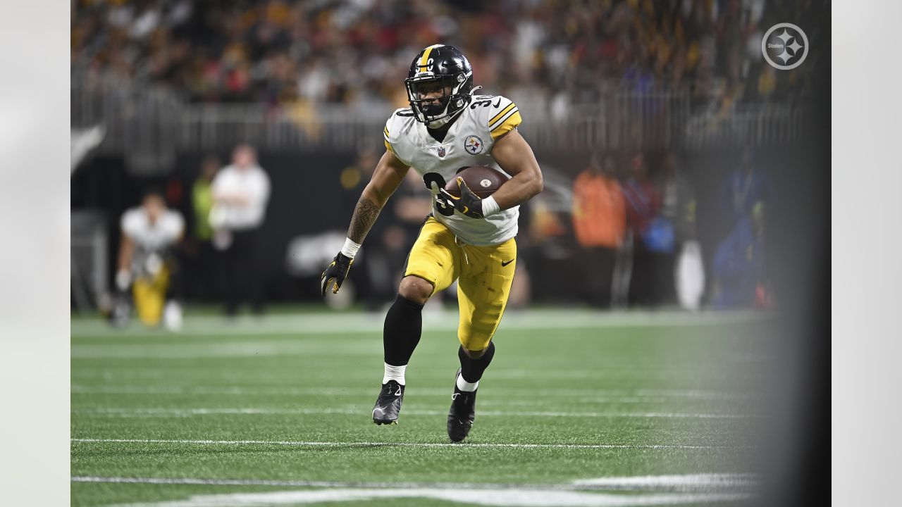 Atlanta Falcons cheerleaders perform during the first half of an NFL  football game against the Pittsburgh Steelers, Sunday, Dec. 4, 2022, in  Atlanta. The Pittsburgh Steelers won 19-16. (AP Photo/Danny Karnik Stock