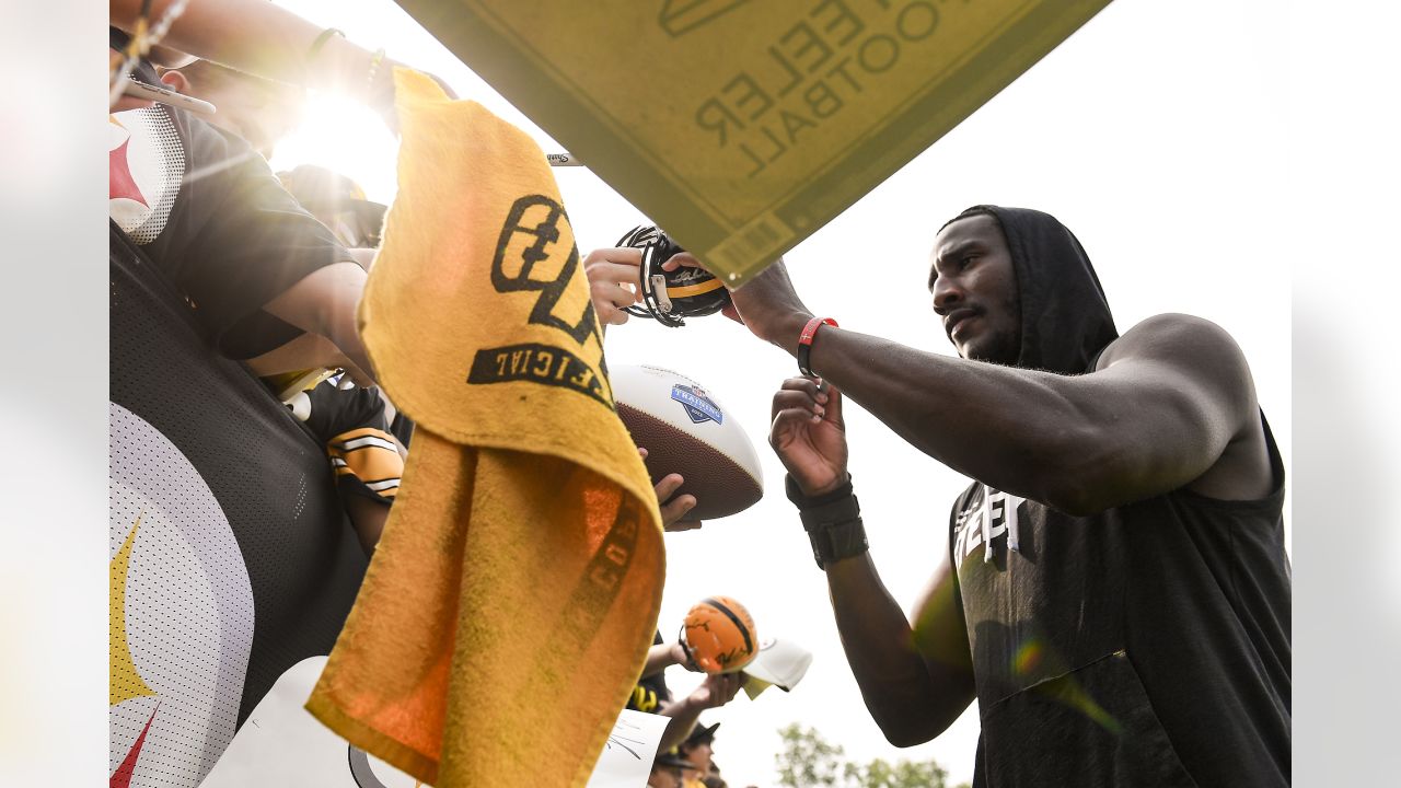 Pittsburgh Steelers center Mason Cole (61) participates in the NFL football  team's training camp workout in Latrobe, Pa., Tuesday, Aug. 1, 2023. (AP  Photo/Barry Reeger Stock Photo - Alamy