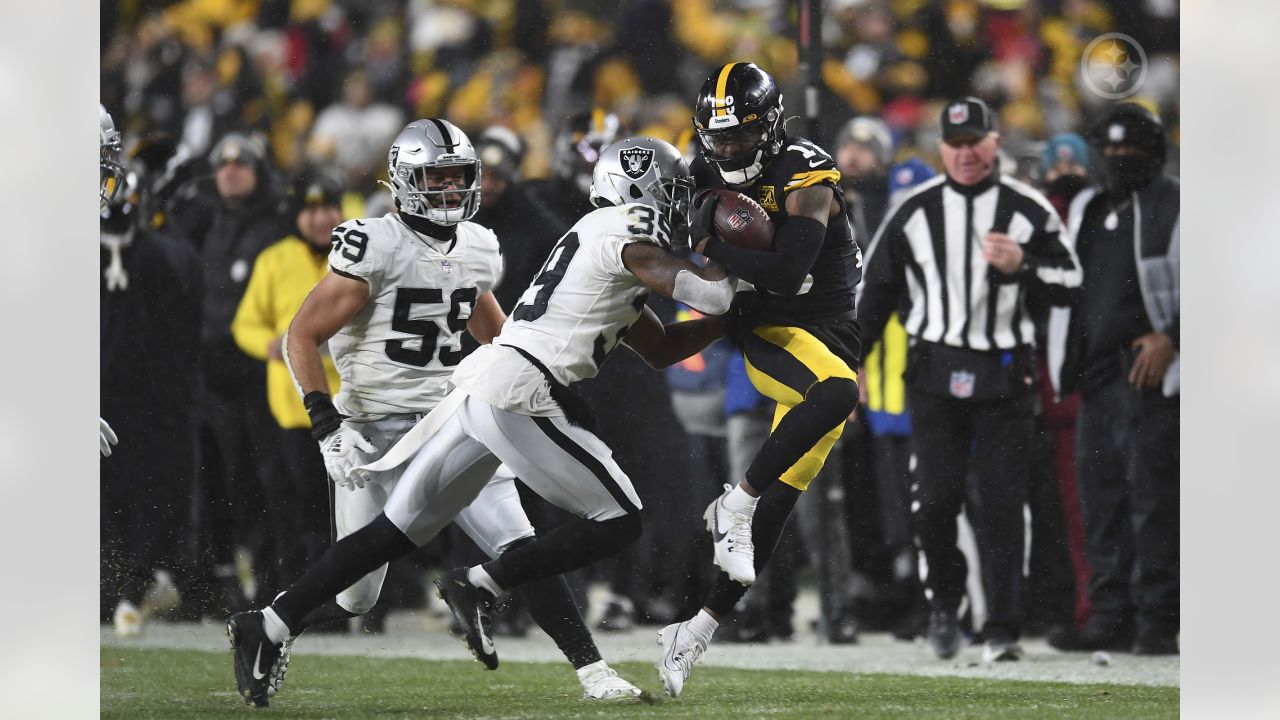 Pittsburgh, United States. 24th Dec, 2022. Pittsburgh Steelers cornerback  Arthur Maulet (35) intercepts a pass meant for Las Vegas Raiders tight end  Foster Moreau (87) in the third quarter of the game