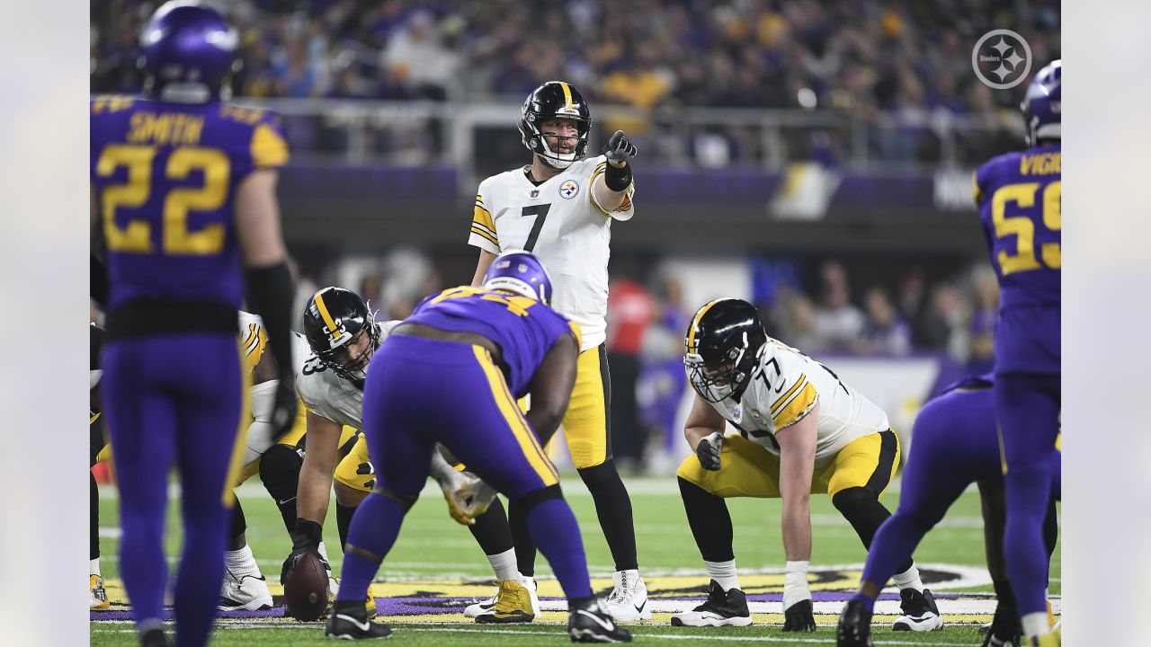 Vikings race out to 29-0 lead, hang onto beat Steelers 36-28